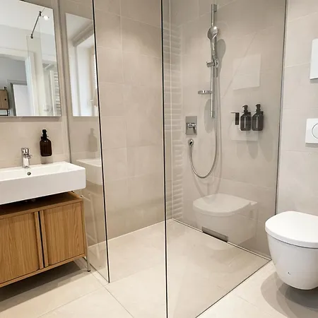 Direkt Am Rathausplatz | Zentral Gelegen